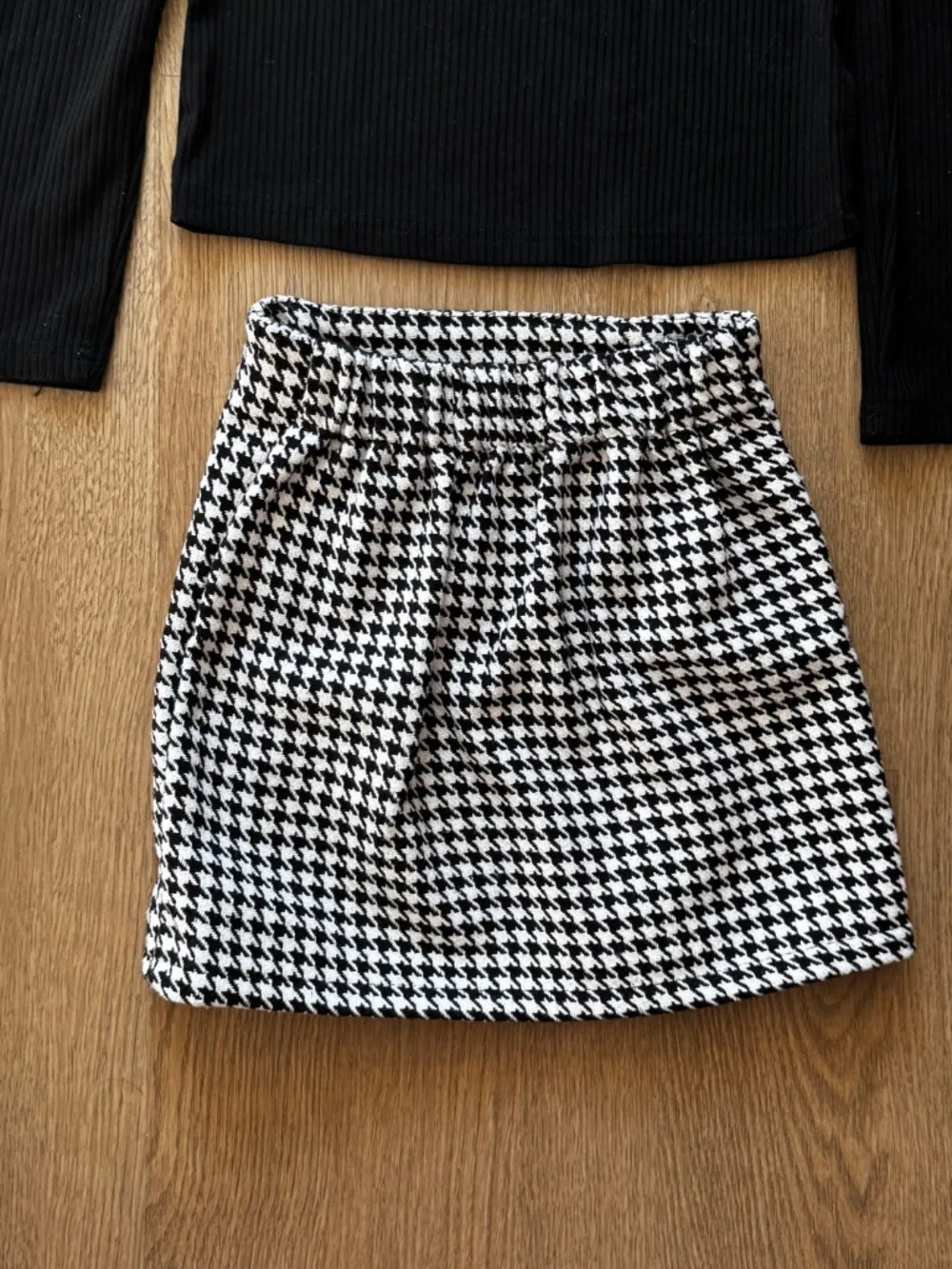 Girls 2-Piece Black Cold Shoulder Top & Houndstooth Skirt Set Size 6